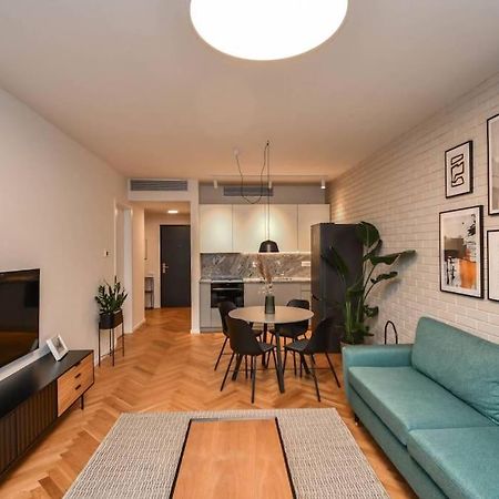 Skypark Luxury Apartment With Skyline View & Free Parking Bratislava Extérieur photo