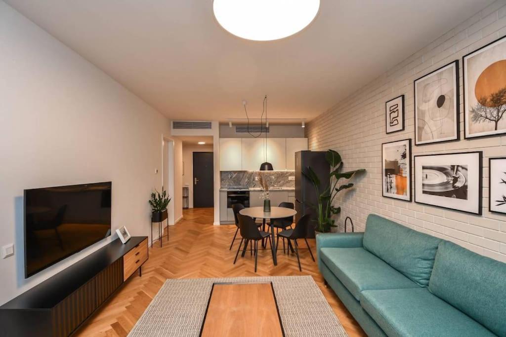 Skypark Luxury Apartment With Skyline View & Free Parking Bratislava Extérieur photo