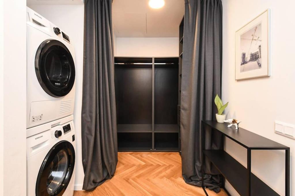 Skypark Luxury Apartment With Skyline View & Free Parking Bratislava Extérieur photo