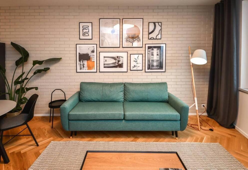 Skypark Luxury Apartment With Skyline View & Free Parking Bratislava Extérieur photo
