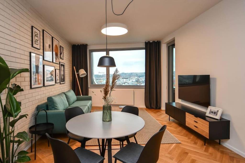 Skypark Luxury Apartment With Skyline View & Free Parking Bratislava Extérieur photo
