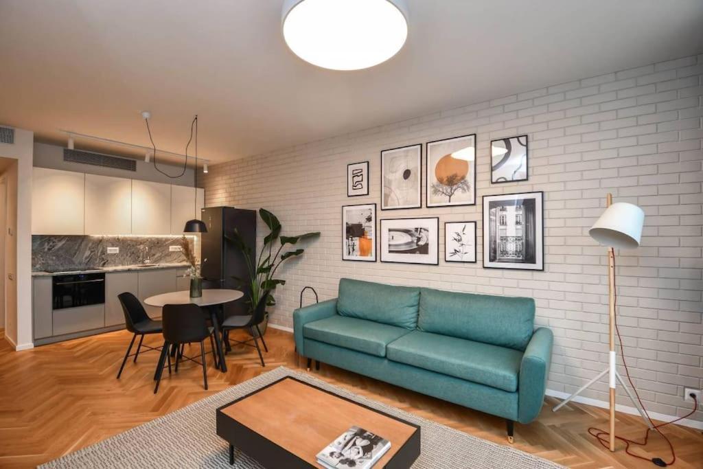 Skypark Luxury Apartment With Skyline View & Free Parking Bratislava Extérieur photo