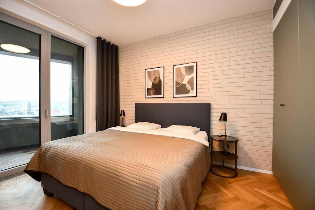Skypark Luxury Apartment With Skyline View & Free Parking Bratislava Extérieur photo