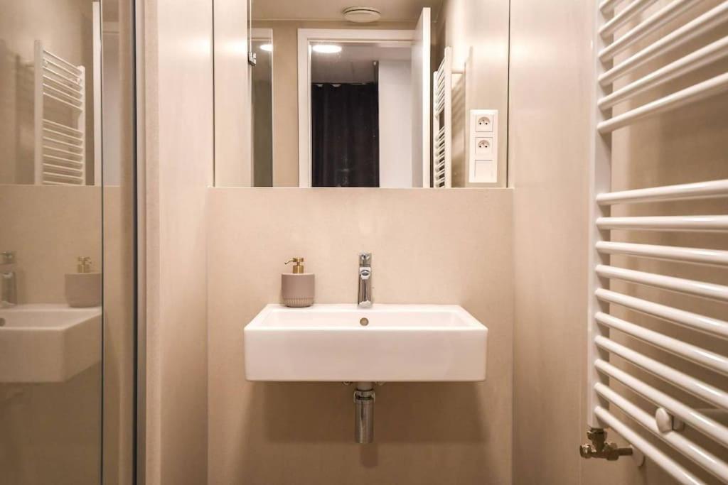 Skypark Luxury Apartment With Skyline View & Free Parking Bratislava Extérieur photo