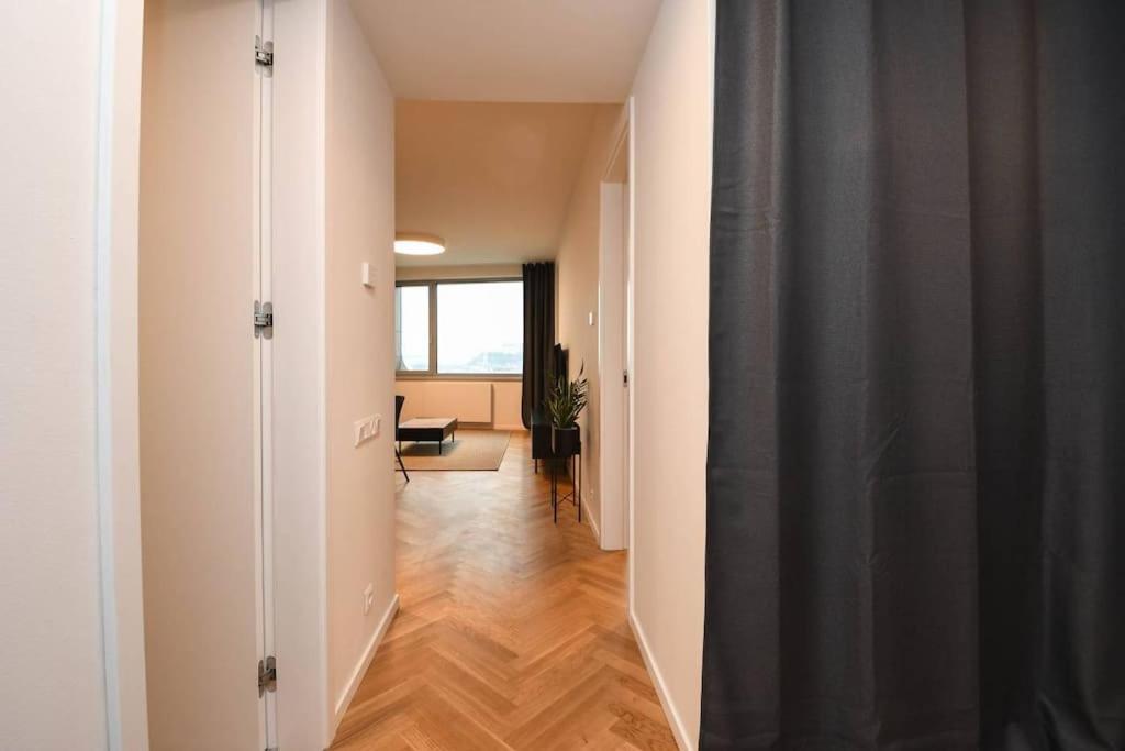 Skypark Luxury Apartment With Skyline View & Free Parking Bratislava Extérieur photo