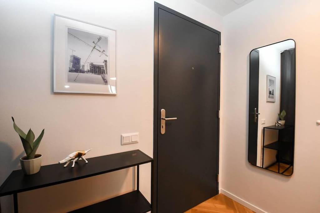 Skypark Luxury Apartment With Skyline View & Free Parking Bratislava Extérieur photo
