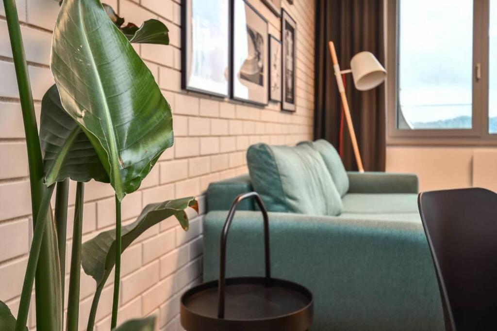 Skypark Luxury Apartment With Skyline View & Free Parking Bratislava Extérieur photo