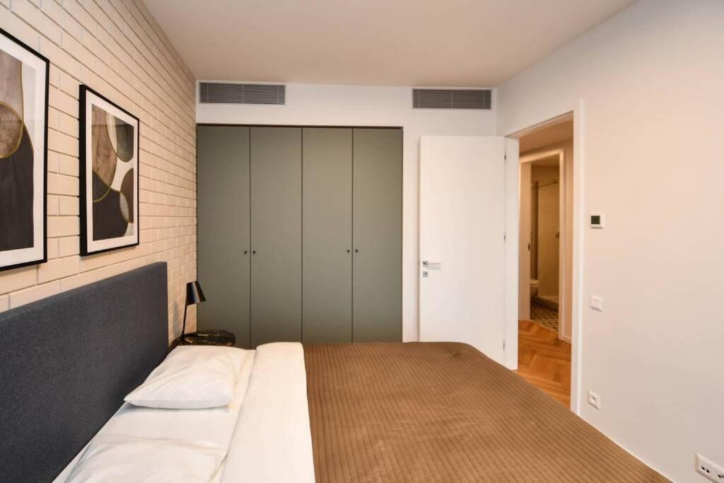 Skypark Luxury Apartment With Skyline View & Free Parking Bratislava Extérieur photo