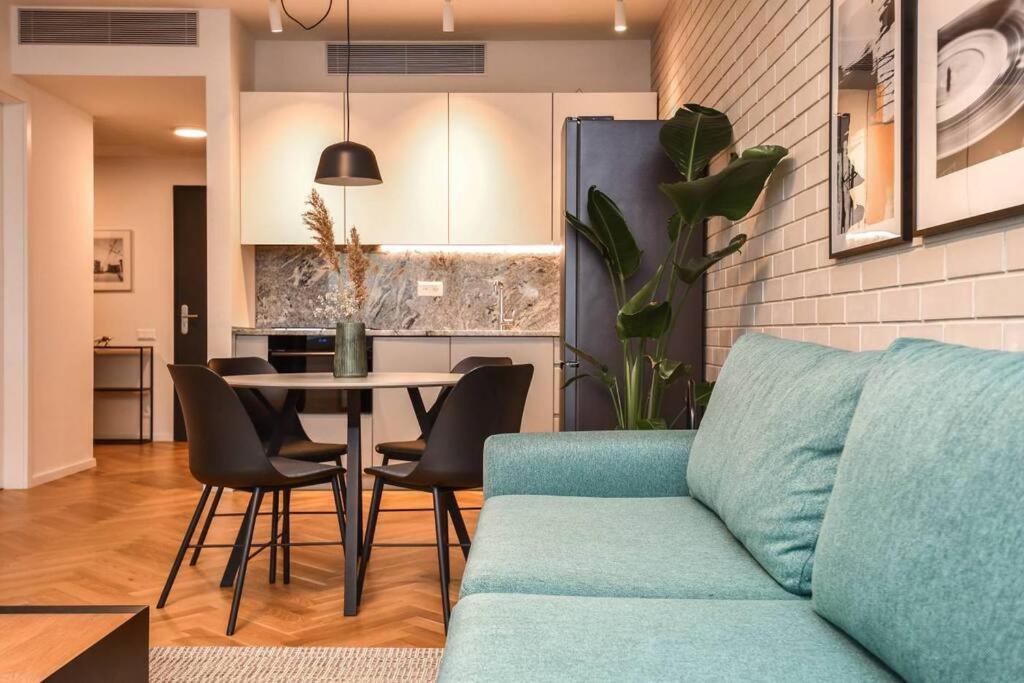 Skypark Luxury Apartment With Skyline View & Free Parking Bratislava Extérieur photo